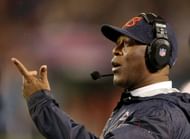 Chicago Bears head coach Lovie Smith